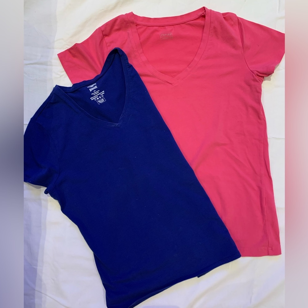 Set of two v-neck shirt cap sleeve tee shirts